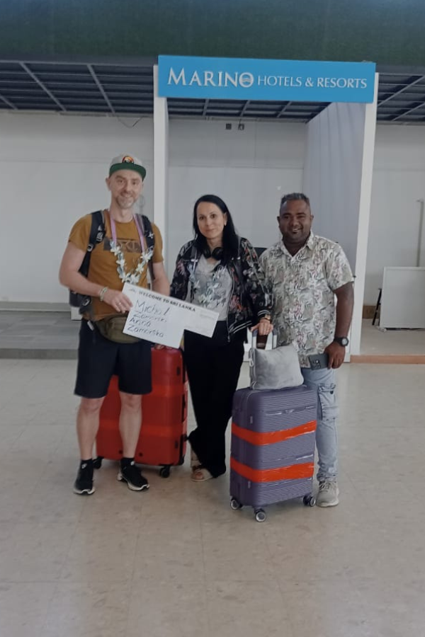 Tour guide showing Sri Lanka attractions to two tourists during a sightseeing tour